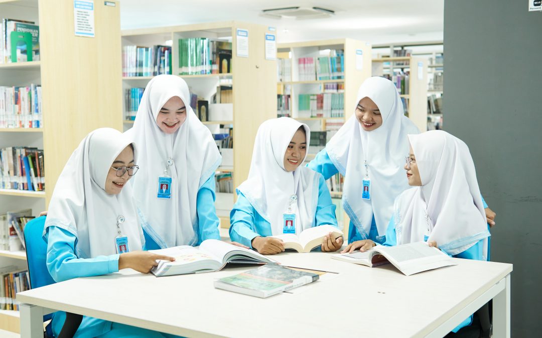 Pendidikan Kebidanan: Mempersiapkan Generasi Bidan Profesional dan Humanis